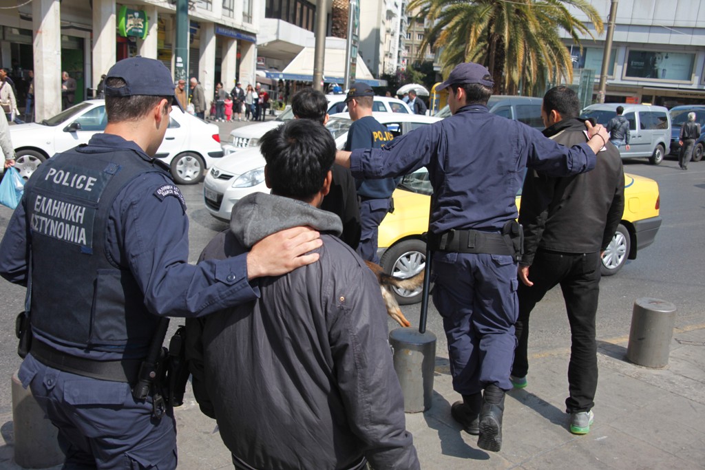 Αθήνα: 886 προσαγωγές και 37 συλλήψεις σε επιχείρηση της ΕΛ.ΑΣ.